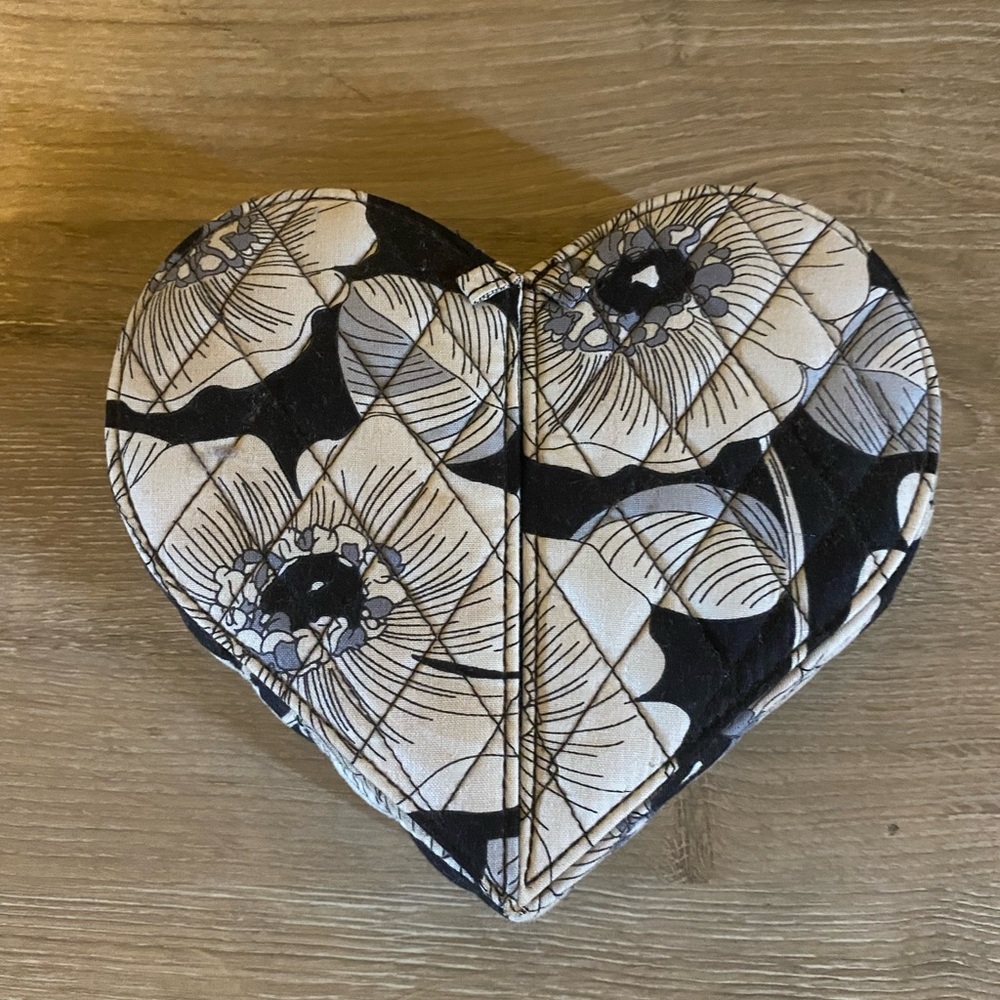 EUC. Vera Bradley Heart Jewelry Case Keepsake Holder.